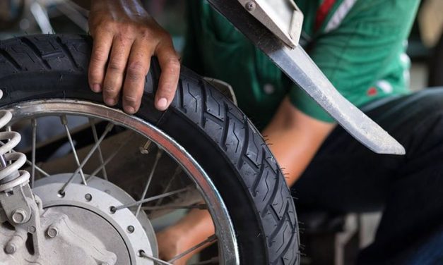 Hindari Kesalahan Saat Memakai Semir Ban Motor