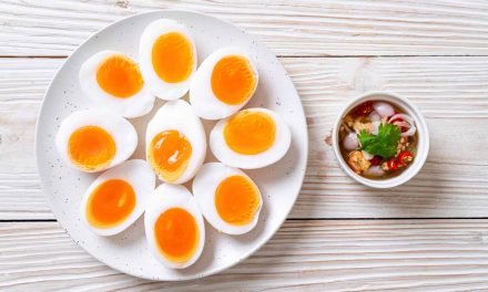 Cara Memasak Telur Ayam Omega Agar Nutrisi Tetap Terjaga