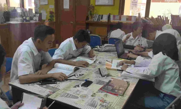 Strategi Menumbuhkan Budaya Literasi Sekolah Dan Masyarakat