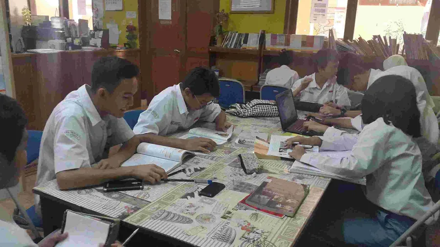Strategi Menumbuhkan Budaya Literasi Sekolah Dan Masyarakat
