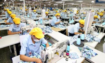 Kehidupan Buruh Pabrik: Tantangan, Peran, Dan Kontribusi Industri